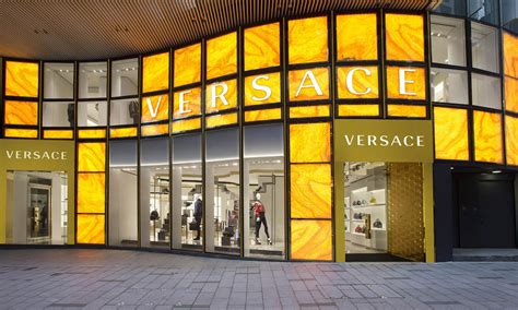 versace boutique locations.